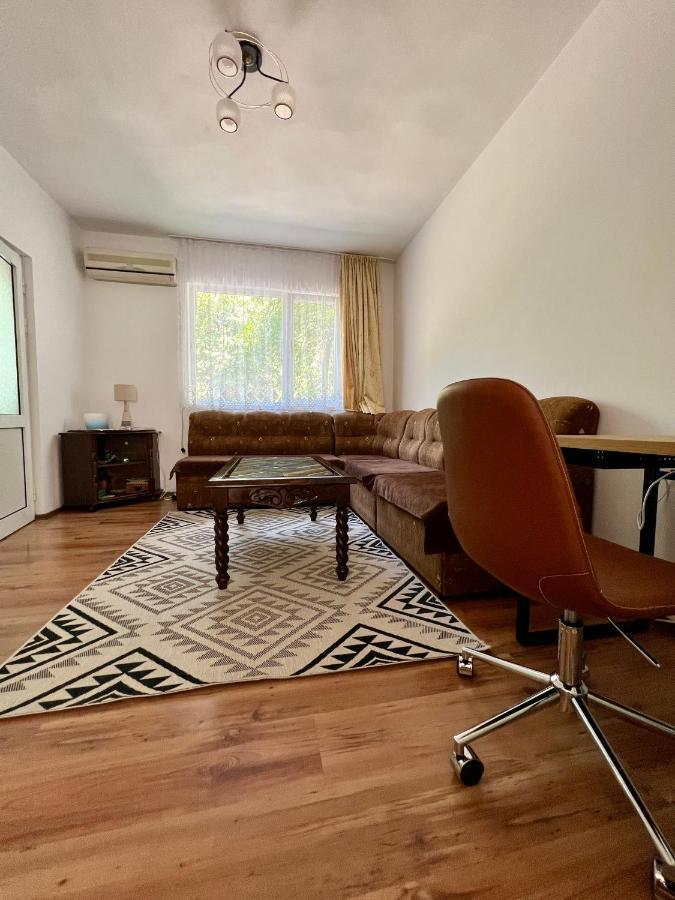 Compact City Center Apartment Kŭrdzhali Extérieur photo